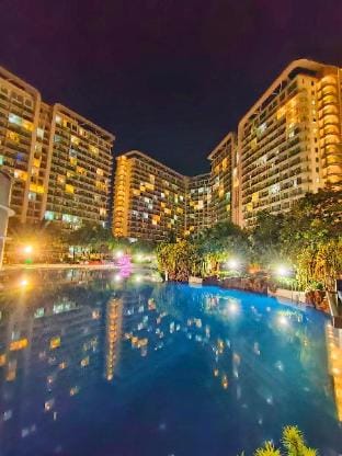 The Elite - Azure Staycation Azure Pool Beach View Apartment in Paranaque