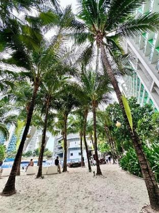 The Elite - Azure Staycation Azure Pool Beach View Apartment in Paranaque