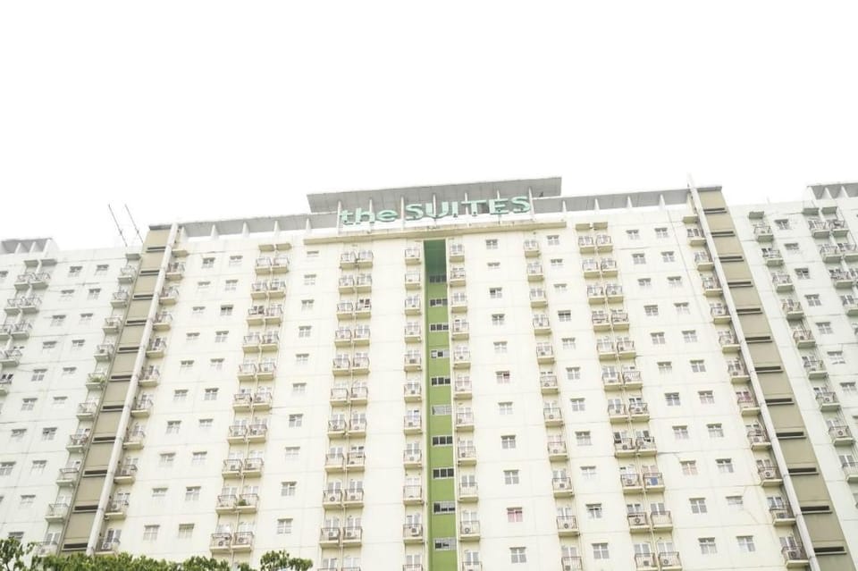 OYO 94238 The Suite Metro Apartment By Riz Living Hotel in Bandung