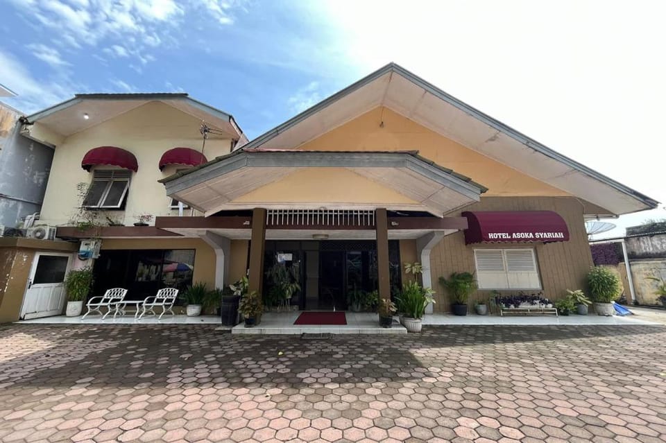 Capital O 94240 Asoka Syariah Hotel in Padang