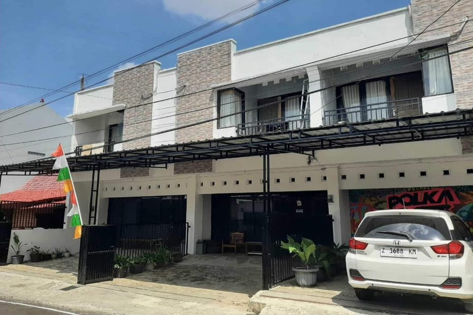 Capital O 94246 Rose 50 Homestay Hotel in Indonesia