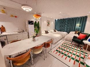 [New open] 1sec from hongdae sub&Netflix&Wifi V Vacation rental in Seoul