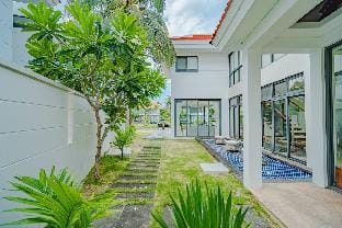 private 4 bedroom pool villa in Danang Villa in Hoa Hai