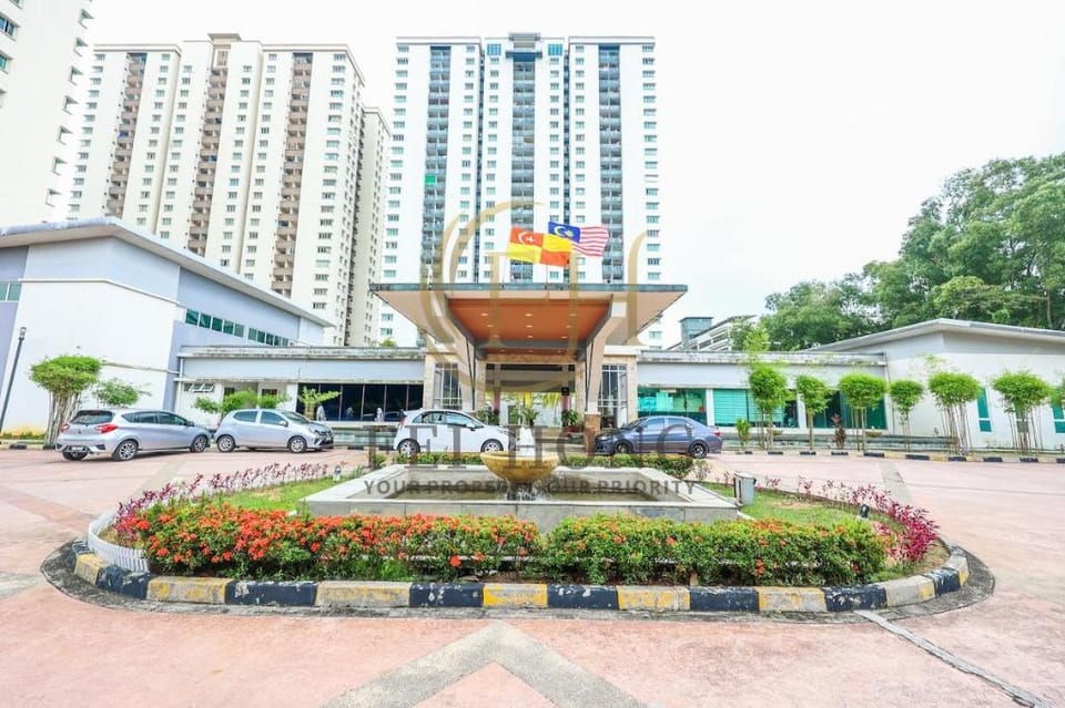 Serdang Resort-Style Family Suite #Babycot #15 Pax Apartment in Selangor, Malaysia