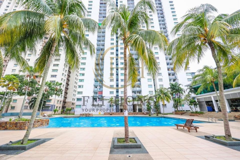 Serdang Resort-Style Family Suite #Babycot #15 Pax Apartment in Selangor, Malaysia