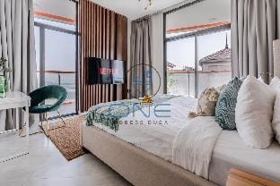 Premium 2BR with Dubai Skyline View! Vacation rental in Dubai