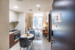 Smart Home 1BR with Partial Burj Khalifa View! Vacation rental in Dubai
