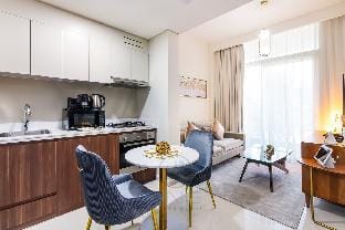Smart Home 1BR with Partial Burj Khalifa View! Vacation rental in Dubai
