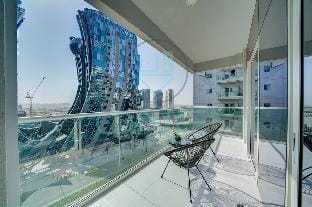 Amazing 1BR in Business Bay with Top Amenities! Vacation rental in Dubai