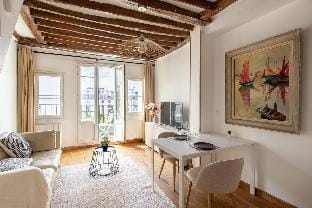 Géranimus 36A : Heart of Paris Apartment in Paris