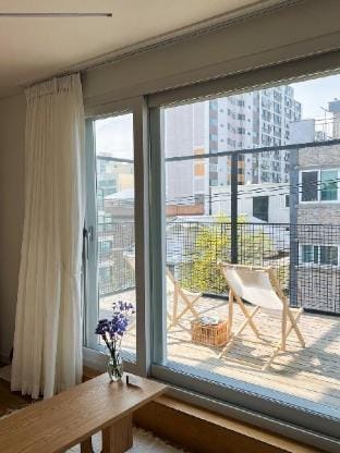 TERRACE HOUSE in Mangwon [PETIT REST Jageun Hyusik] Vacation rental in Japan