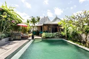 Designer 5BR Villa - 200m to Samadi Yoga by RPM Villa in North Kuta