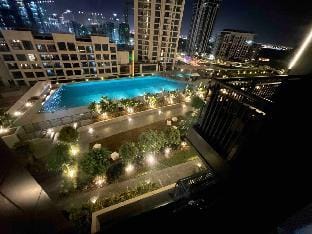 Contemporary 1BR condo with pool at Creek Harbour Apartment in Dubai