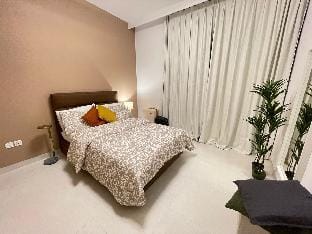 Contemporary 1BR condo with pool at Creek Harbour Apartment in Dubai