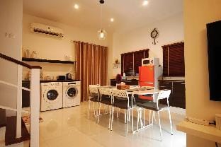 Wow! Entire 3 story house in Bangkok Vacation rental in Bangkok