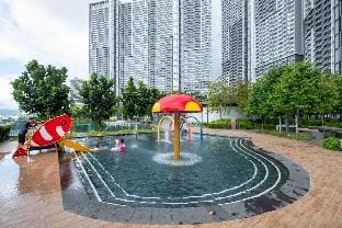 The Rest Nest Modern M Vertica 4BR Infinity Pool Apartment in Federal Territory of Kuala Lumpur