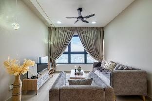The Rest Nest Modern M Vertica 4BR Infinity Pool Apartment in Federal Territory of Kuala Lumpur