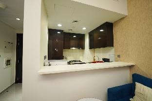 Brown Stone - Pool View Merano II Apartment in Dubai