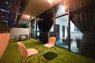 Brown Stone - Pool View Merano II Apartment in Dubai