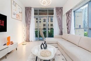Modern 1-BR Close to Dubai Mall and Burj Khalifa Vacation rental in Dubai