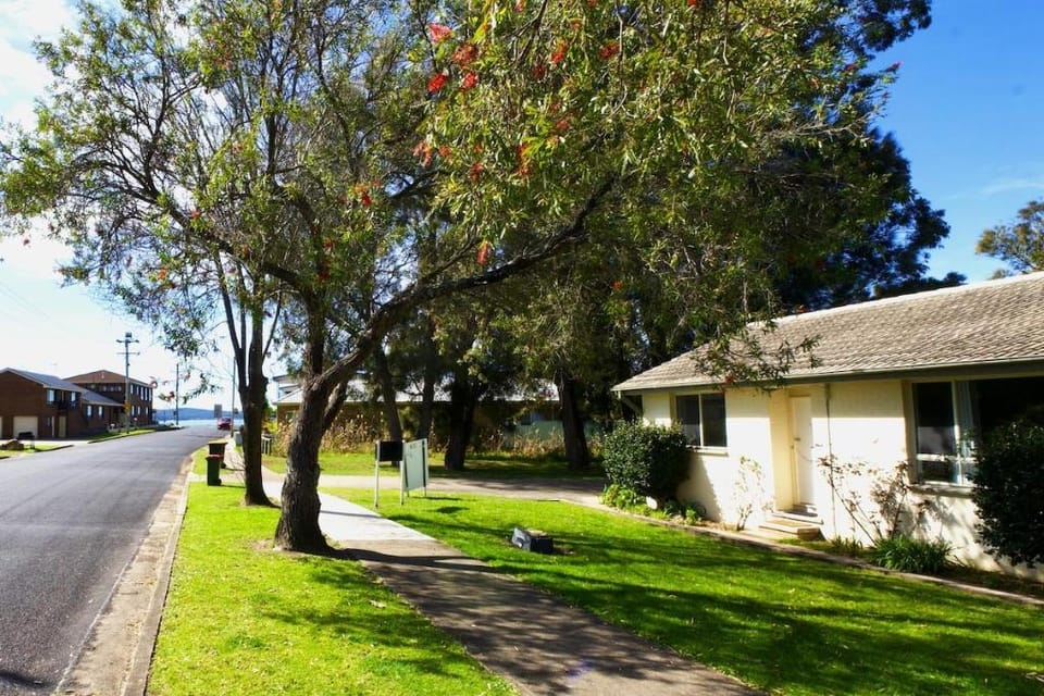 Ella's Beach Haven Apartment in Batemans Bay