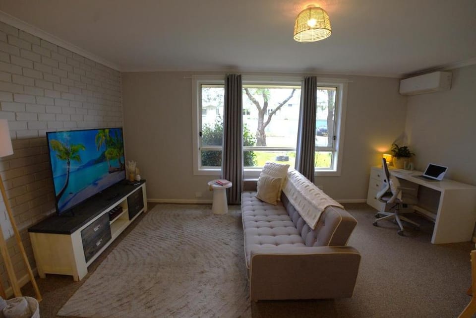 Ella's Beach Haven Apartment in Batemans Bay