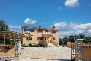 Pool Villa Divina in Šišan Villa in Medulin
