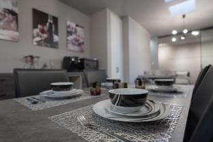Villa deLuxe@西九条  新築，USJ電車で5分，西九条駅徒歩3分，2室，最大6人 Vacation rental in Osaka