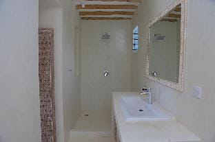 Seaside Serenity Apartment in Kenya