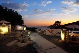 Geoje Tropical Dream Spa Caravan Bed and Breakfast in South Korea