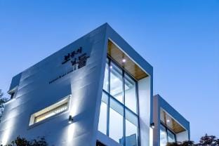 Tongyeong Botongui Naldeul Pension Bed and Breakfast in South Korea