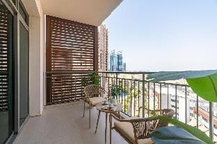 Large Boho Retreat in Greens next to Lake and Park Apartment in Dubai
