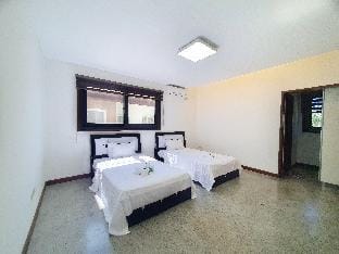 Spacious Villa 4BR (Villa B) - Koregon Pool Villas Villa in Angeles