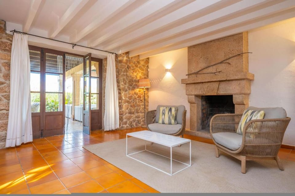 L'ERESTA - Wonderful villa with private pool and Free Wifi Hotel in Raiguer