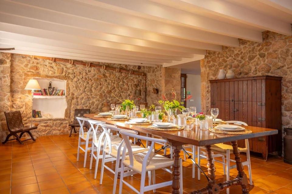L'ERESTA - Wonderful villa with private pool and Free Wifi Hotel in Raiguer