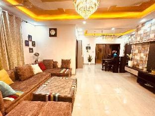 AnAiShA Mansion 2BHK/hillview/Helipad/Shestradhara Apartment in Dehradun