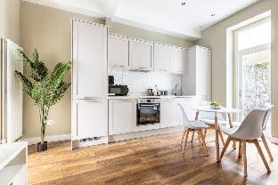 Modern 2BD Flat In Camden Town Vacation rental in London Borough of Camden
