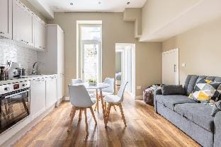 Modern 2BD Flat In Camden Town Vacation rental in London Borough of Camden