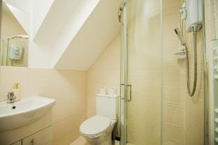 Robin hood lane 2 bed house Vacation rental in Kingston upon Thames