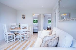 Bayview 3 - 2 Bedroom Chalet - Bayview Oxwich Chalet in Wales