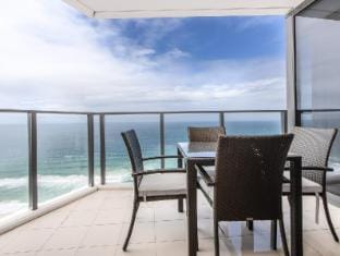 Ocean Bliss Retreat: 2BR/2BA Paradise at Rhapsody Apartment in Surfers Paradise Boulevard