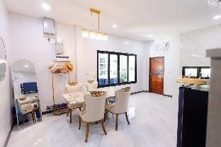 บ้านไข่มุกพลูวิลล่าแอนด์สปาพัทลุง Villa in Thailand