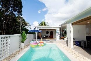 บ้านไข่มุกพลูวิลล่าแอนด์สปาพัทลุง Villa in Thailand