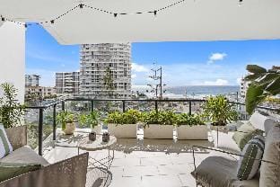Luxe Oceanview Apartment in Palm Beach Apartment in Palm Beach