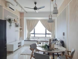Sunway Cozy Lovely Theme 2 Room High-speed WiFi Apartment in Subang Jaya