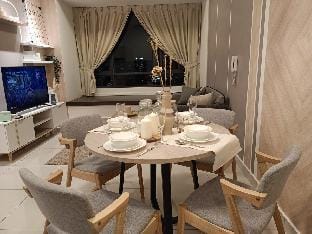 Sunway Cozy Lovely Theme 2 Room High-speed WiFi Apartment in Subang Jaya