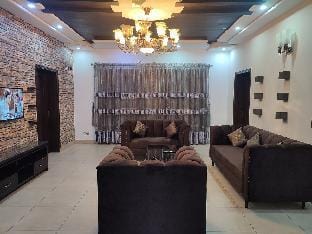 3 BR Serviced First Floor Near Expo Center Lahore Vacation rental in Lahore