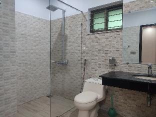 3 BR Serviced Ground Floor Near Expo Center Lahore Vacation rental in Lahore
