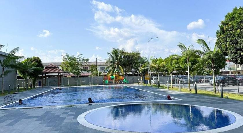 4B2B for 7 pax - 15 min to Lotus's Mall @  Kajang Apartment in Negeri Sembilan, Malaysia