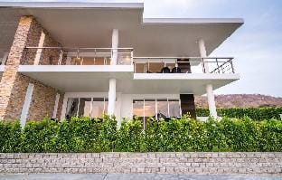Falcon Hill Terrace 1A Apartment in Nong Kae